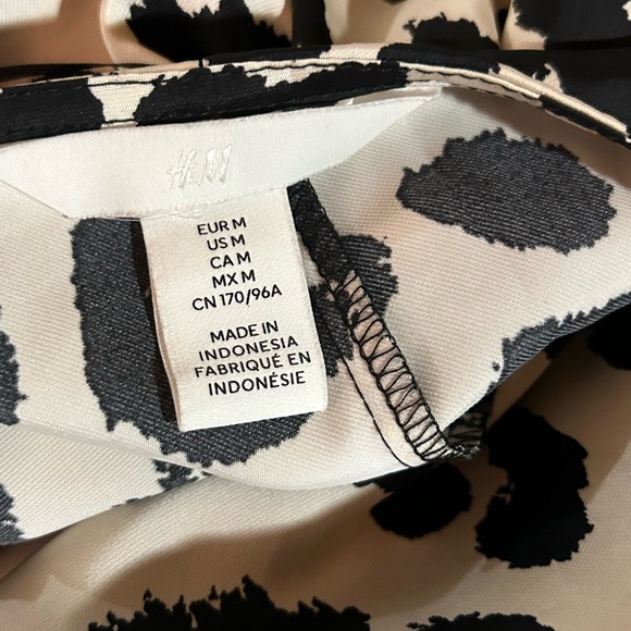 H&M Animal Print Balloon Sleeved Satin‎ Dress - Picture 9 of 16